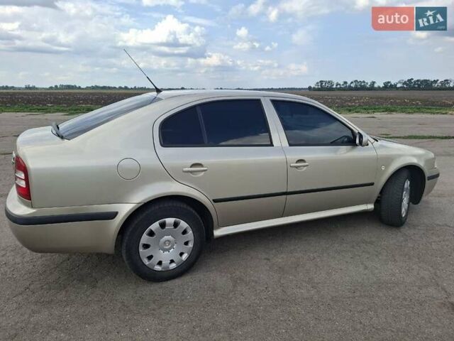 Желтый Шкода Октавия, объемом двигателя 1.6 л и пробегом 215 тыс. км за 4300 $, фото 10 на Automoto.ua
