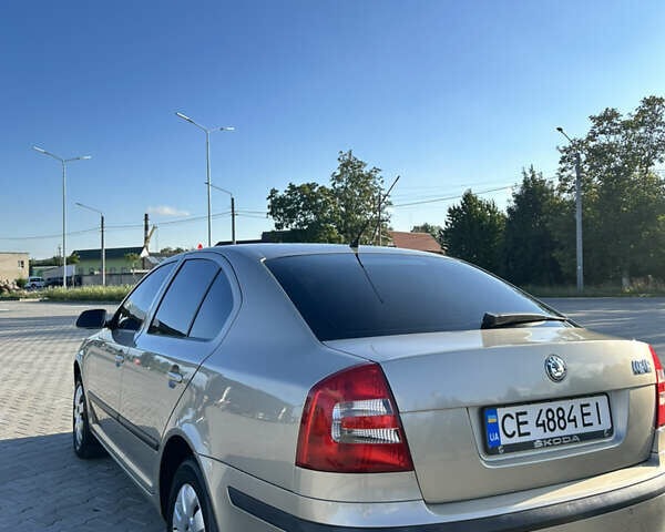 Желтый Шкода Октавия, объемом двигателя 1.6 л и пробегом 205 тыс. км за 6200 $, фото 1 на Automoto.ua