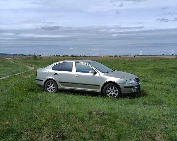 Желтый Шкода Октавия, объемом двигателя 1.6 л и пробегом 188 тыс. км за 4700 $, фото 3 на Automoto.ua