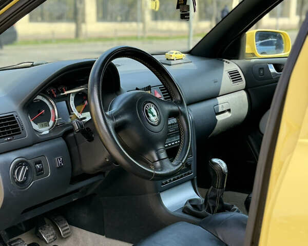 Желтый Шкода Октавия, объемом двигателя 1.78 л и пробегом 296 тыс. км за 8600 $, фото 12 на Automoto.ua