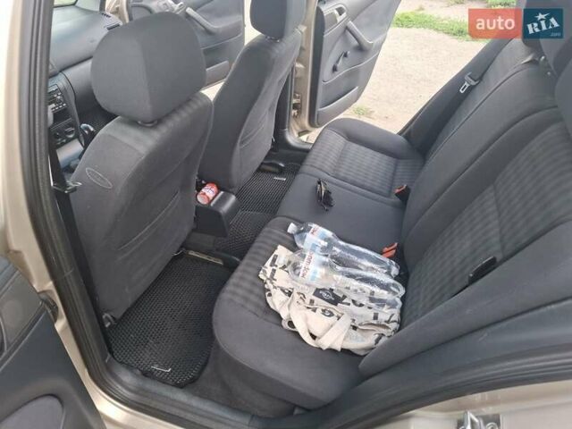 Желтый Шкода Октавия, объемом двигателя 1.6 л и пробегом 215 тыс. км за 4300 $, фото 33 на Automoto.ua
