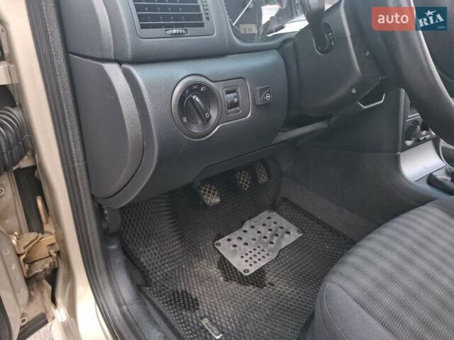 Желтый Шкода Октавия, объемом двигателя 1.6 л и пробегом 215 тыс. км за 4300 $, фото 38 на Automoto.ua