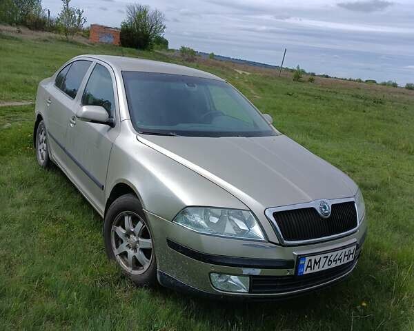 Желтый Шкода Октавия, объемом двигателя 1.6 л и пробегом 188 тыс. км за 4700 $, фото 1 на Automoto.ua