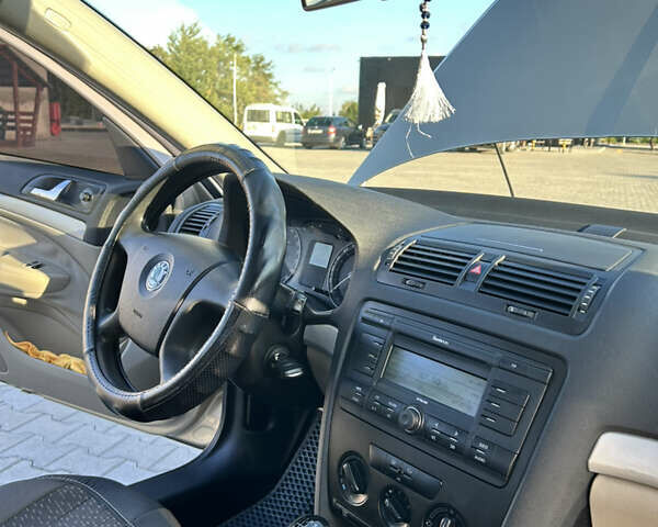 Желтый Шкода Октавия, объемом двигателя 1.6 л и пробегом 205 тыс. км за 6200 $, фото 16 на Automoto.ua