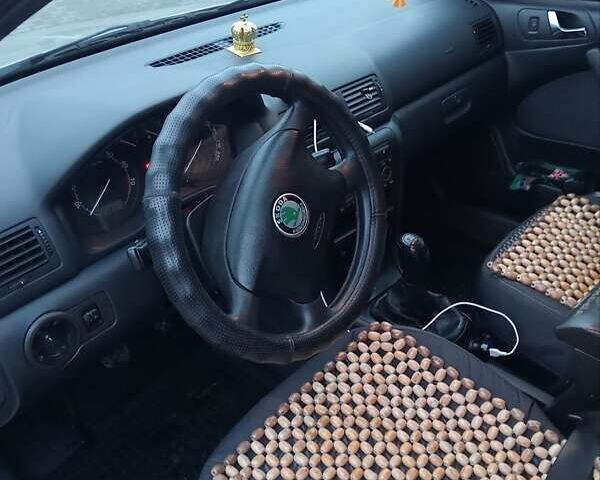 Желтый Шкода Октавия, объемом двигателя 1.6 л и пробегом 210 тыс. км за 4800 $, фото 9 на Automoto.ua