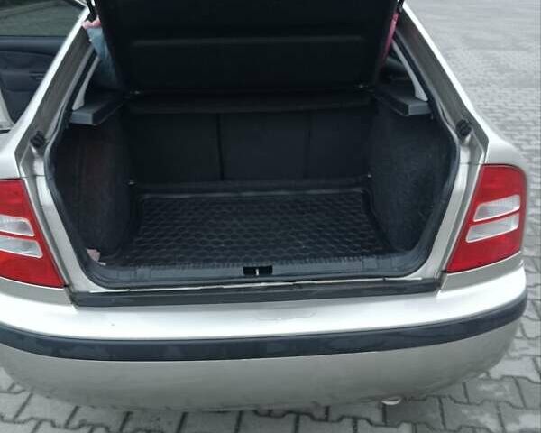 Желтый Шкода Октавия, объемом двигателя 1.6 л и пробегом 210 тыс. км за 4800 $, фото 5 на Automoto.ua