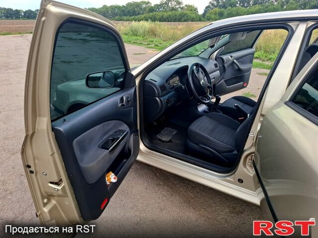 Жовтий Шкода Октавія, об'ємом двигуна 1.6 л та пробігом 210 тис. км за 5000 $, фото 2 на Automoto.ua