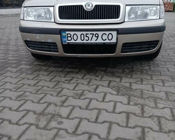 Желтый Шкода Октавия, объемом двигателя 1.6 л и пробегом 210 тыс. км за 4800 $, фото 7 на Automoto.ua