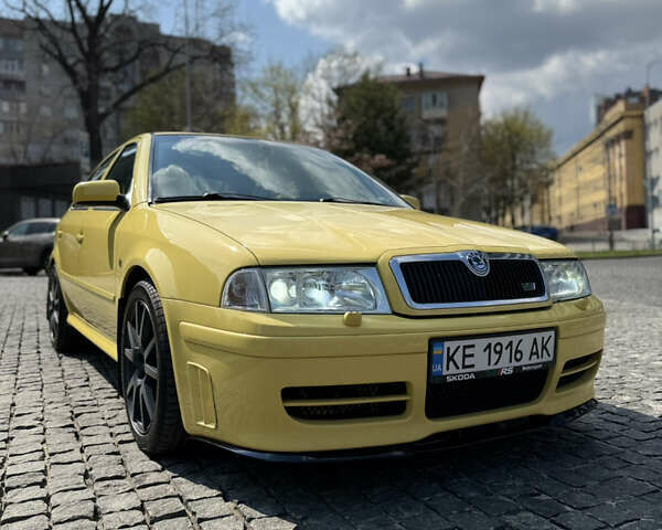 Желтый Шкода Октавия, объемом двигателя 1.78 л и пробегом 296 тыс. км за 8600 $, фото 2 на Automoto.ua