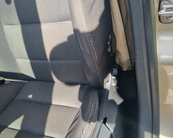 Желтый Шкода Октавия, объемом двигателя 2 л и пробегом 175 тыс. км за 6999 $, фото 11 на Automoto.ua