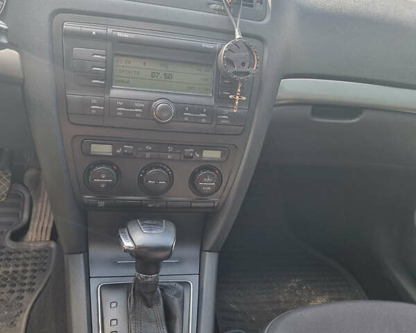Желтый Шкода Октавия, объемом двигателя 2 л и пробегом 175 тыс. км за 6999 $, фото 13 на Automoto.ua