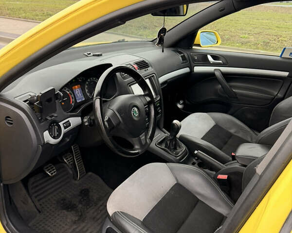 Желтый Шкода Октавия, объемом двигателя 1.97 л и пробегом 331 тыс. км за 6000 $, фото 7 на Automoto.ua