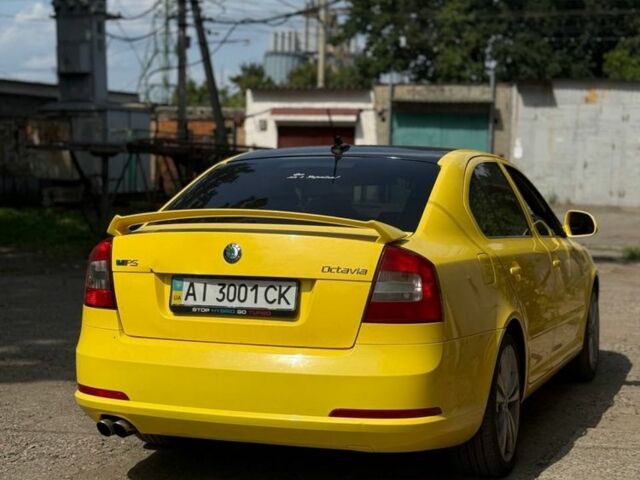 Желтый Шкода Октавия, объемом двигателя 2 л и пробегом 196 тыс. км за 11500 $, фото 2 на Automoto.ua