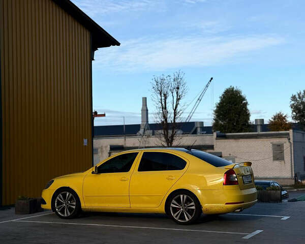 Желтый Шкода Октавия, объемом двигателя 1.98 л и пробегом 196 тыс. км за 11500 $, фото 1 на Automoto.ua