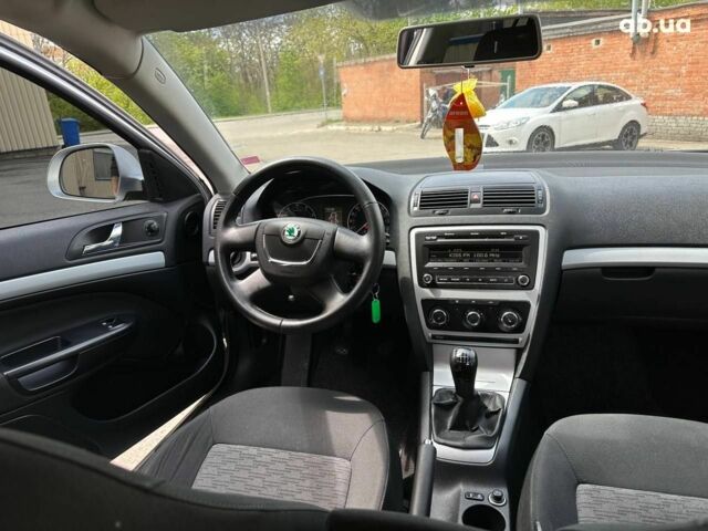 Сірий Шкода Октавія, об'ємом двигуна 0 л та пробігом 205 тис. км за 8000 $, фото 15 на Automoto.ua