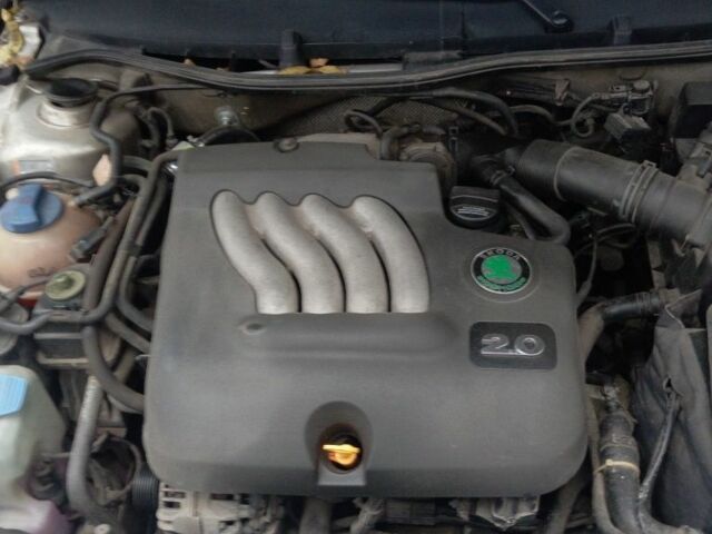 Серый Шкода Октавия, объемом двигателя 2 л и пробегом 239 тыс. км за 3300 $, фото 2 на Automoto.ua