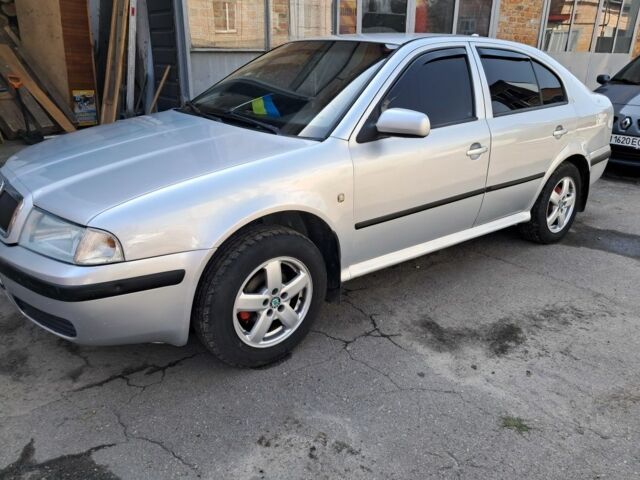 Серый Шкода Октавия, объемом двигателя 1.6 л и пробегом 350 тыс. км за 4500 $, фото 3 на Automoto.ua