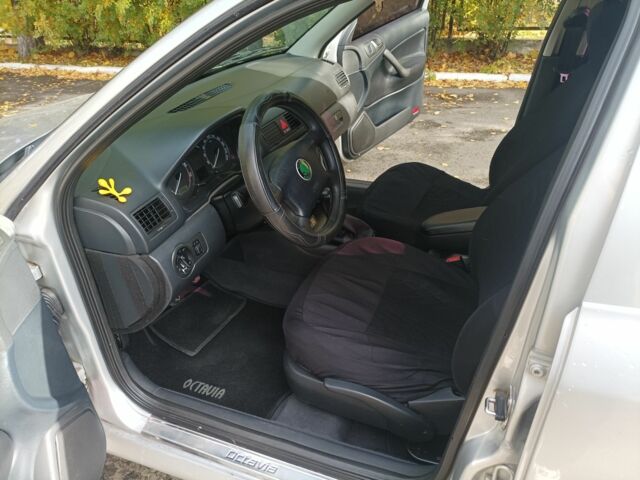 Сірий Шкода Октавія, об'ємом двигуна 1.6 л та пробігом 266 тис. км за 3750 $, фото 17 на Automoto.ua