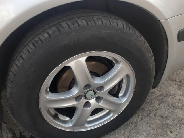 Сірий Шкода Октавія, об'ємом двигуна 1.6 л та пробігом 133 тис. км за 4500 $, фото 12 на Automoto.ua