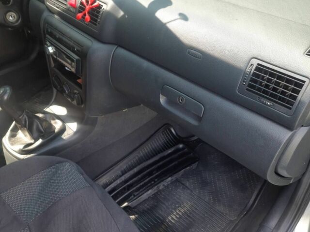 Серый Шкода Октавия, объемом двигателя 1.6 л и пробегом 290 тыс. км за 2200 $, фото 2 на Automoto.ua