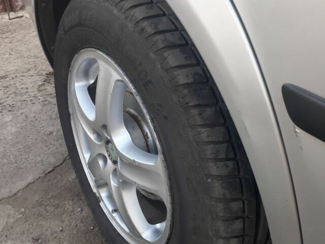 Сірий Шкода Октавія, об'ємом двигуна 1.6 л та пробігом 133 тис. км за 4500 $, фото 14 на Automoto.ua