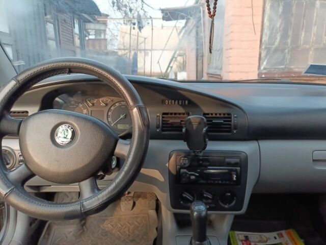 Серый Шкода Октавия, объемом двигателя 1.6 л и пробегом 262 тыс. км за 3782 $, фото 3 на Automoto.ua