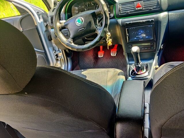 Сірий Шкода Октавія, об'ємом двигуна 1.8 л та пробігом 300 тис. км за 4300 $, фото 5 на Automoto.ua