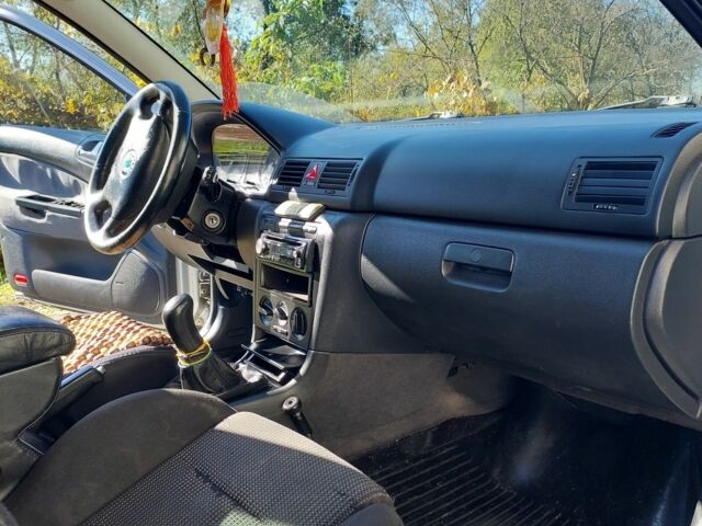 Серый Шкода Октавия, объемом двигателя 1.6 л и пробегом 450 тыс. км за 3300 $, фото 4 на Automoto.ua