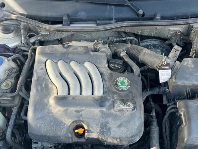 Сірий Шкода Октавія, об'ємом двигуна 2 л та пробігом 250 тис. км за 1000 $, фото 1 на Automoto.ua