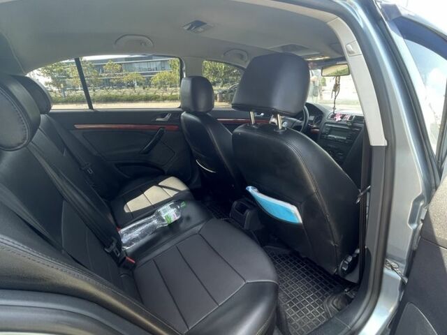 Сірий Шкода Октавія, об'ємом двигуна 1.6 л та пробігом 230 тис. км за 1500 $, фото 6 на Automoto.ua