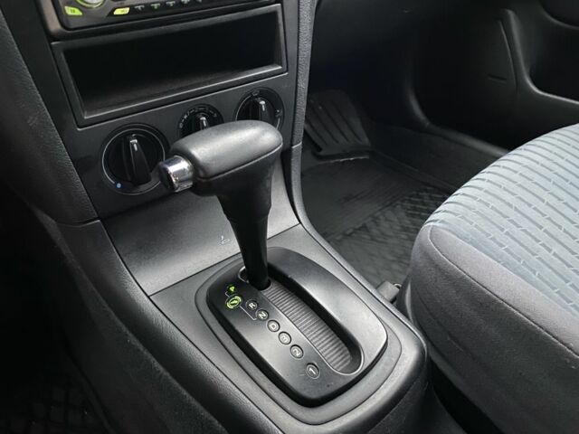 Серый Шкода Октавия, объемом двигателя 1.6 л и пробегом 190 тыс. км за 5800 $, фото 18 на Automoto.ua