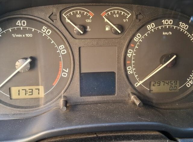 Серый Шкода Октавия, объемом двигателя 2 л и пробегом 296 тыс. км за 4500 $, фото 5 на Automoto.ua