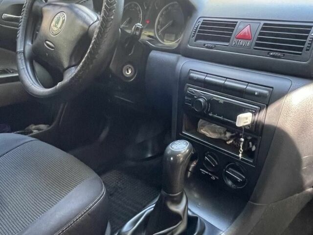 Серый Шкода Октавия, объемом двигателя 1.6 л и пробегом 260 тыс. км за 5400 $, фото 2 на Automoto.ua