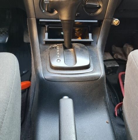 Серый Шкода Октавия, объемом двигателя 2 л и пробегом 296 тыс. км за 4500 $, фото 3 на Automoto.ua