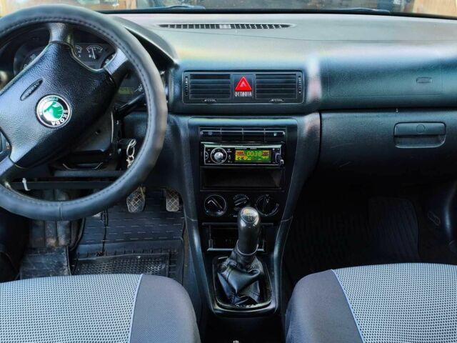 Серый Шкода Октавия, объемом двигателя 1.6 л и пробегом 406 тыс. км за 3111 $, фото 9 на Automoto.ua