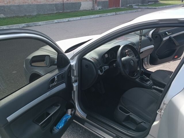 Шкода Октавия 2006 в Александрие на Automoto.ua Серый Шкода Октавия, объемом двигателя 0 л и пробегом 250 тыс. км за 6200 $, фото 5 на Automoto.ua