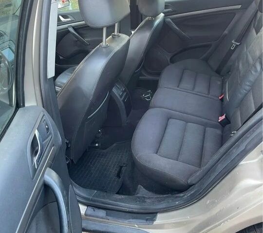 Серый Шкода Октавия, объемом двигателя 2 л и пробегом 287 тыс. км за 2681 $, фото 7 на Automoto.ua