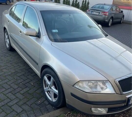 Серый Шкода Октавия, объемом двигателя 2 л и пробегом 287 тыс. км за 2681 $, фото 3 на Automoto.ua