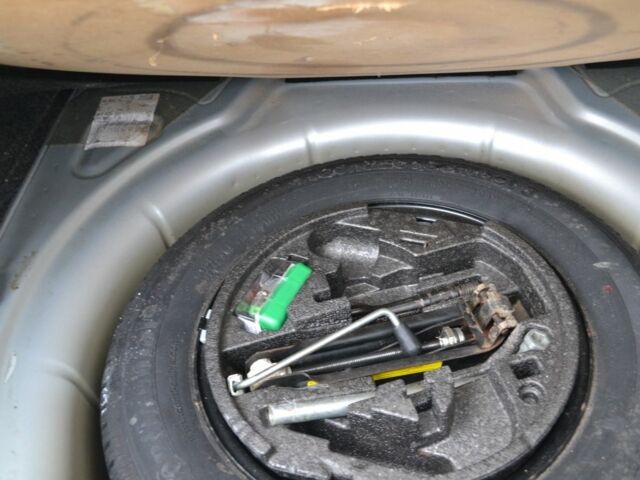 Серый Шкода Октавия, объемом двигателя 1.6 л и пробегом 157 тыс. км за 6200 $, фото 4 на Automoto.ua