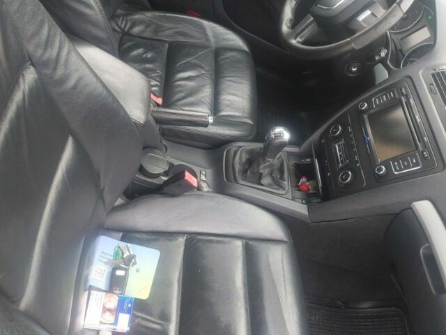 Серый Шкода Октавия, объемом двигателя 2 л и пробегом 268 тыс. км за 9000 $, фото 5 на Automoto.ua