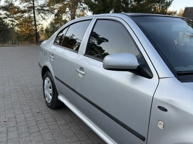 Серый Шкода Октавия, объемом двигателя 1.8 л и пробегом 322 тыс. км за 3900 $, фото 3 на Automoto.ua