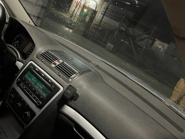 Серый Шкода Октавия, объемом двигателя 1.6 л и пробегом 236 тыс. км за 8199 $, фото 7 на Automoto.ua