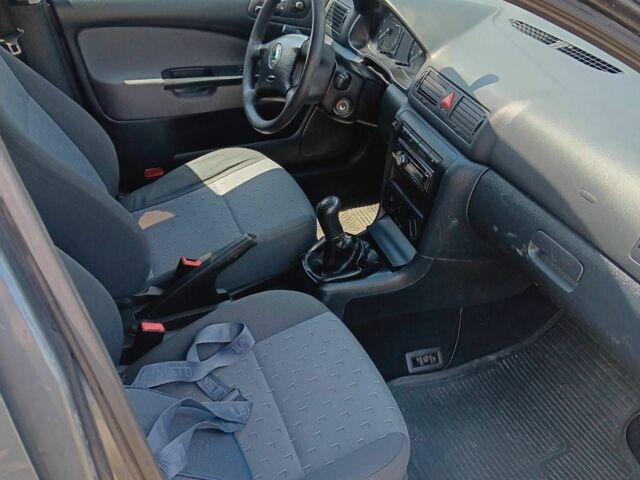 Серый Шкода Октавия, объемом двигателя 1.6 л и пробегом 221 тыс. км за 5901 $, фото 7 на Automoto.ua