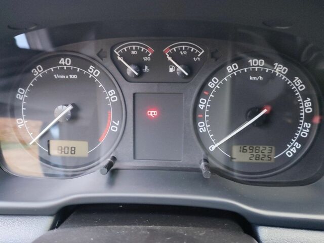 Сірий Шкода Октавія, об'ємом двигуна 1.6 л та пробігом 170 тис. км за 7100 $, фото 6 на Automoto.ua