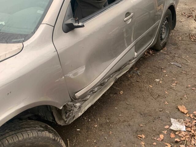 Серый Шкода Октавия, объемом двигателя 1.6 л и пробегом 120 тыс. км за 2500 $, фото 3 на Automoto.ua