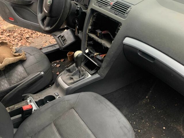 Серый Шкода Октавия, объемом двигателя 1.6 л и пробегом 120 тыс. км за 2500 $, фото 7 на Automoto.ua