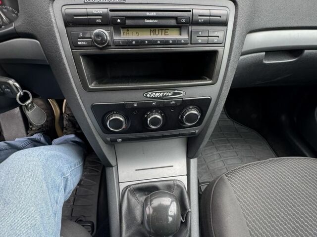 Шкода Октавия 2010 в Ивано-Франковске на Automoto.ua Серый Шкода Октавия, объемом двигателя 1.4 л и пробегом 227 тыс. км за 4900 $, фото 9 на Automoto.ua