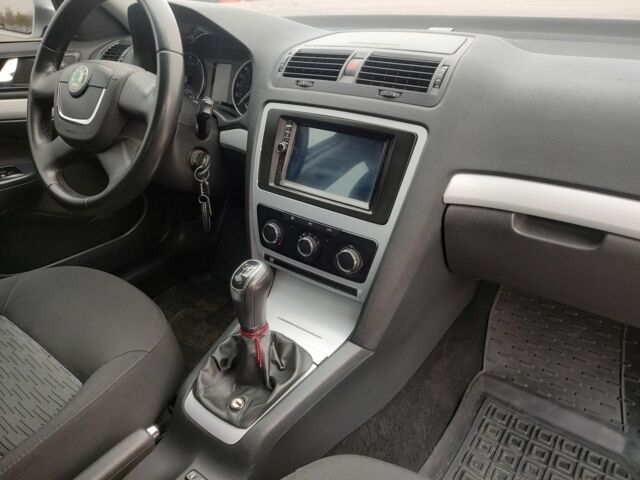 Серый Шкода Октавия, объемом двигателя 1.8 л и пробегом 162 тыс. км за 7500 $, фото 7 на Automoto.ua