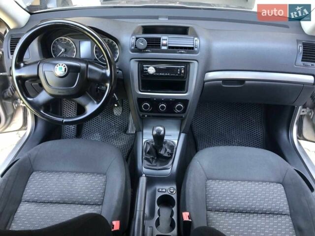 Серый Шкода Октавия, объемом двигателя 1.6 л и пробегом 340 тыс. км за 7900 $, фото 1 на Automoto.ua