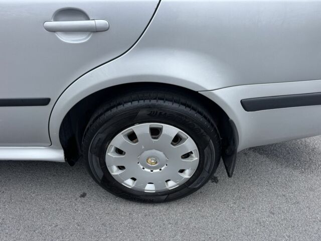 Серый Шкода Октавия, объемом двигателя 1.6 л и пробегом 260 тыс. км за 5000 $, фото 4 на Automoto.ua